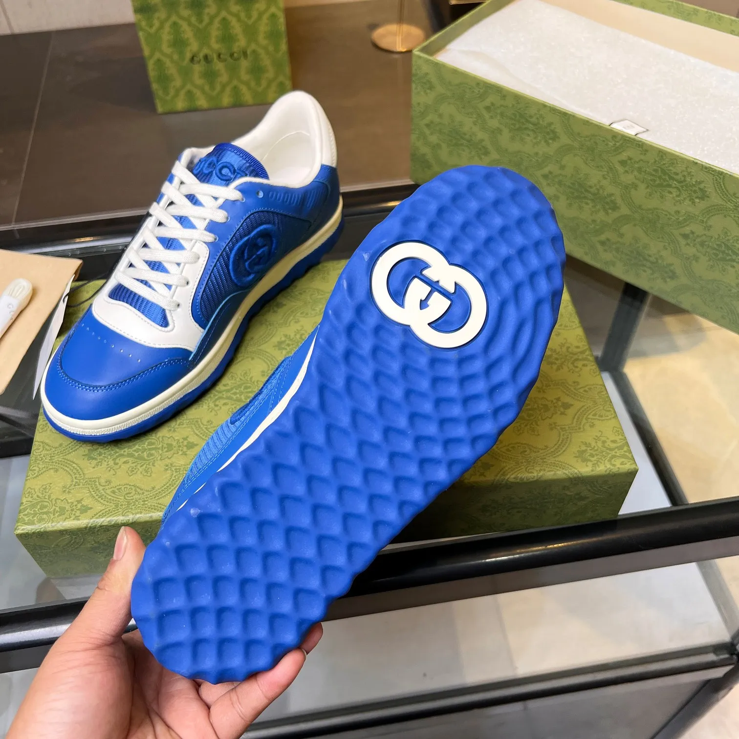 👟👟Ex-factory price 520👟👟 Top version, full styling effect, instant sales of the common practice of soft treading in the market, 💣💣💣Gucci2023 early spring Gucci G home latest hot style MAC80 sports shoes couple style casual retro distressed dirty shoes small dirty shoes small white shoes🌸🌸🌸 original purchase and development Production Gucci MAC80 new hot-selling series. The exquisite and compact interlocking double G logo romantically interprets the aesthetic concept of this series. Made of off-white leather, ▪️Material: original customized imported first-layer cowhide ▪️Inner lining: original customized imported breathable mesh ▪️Outsole: original molded two-color TPU outsole ▪️Sole thickness: 3CM ▪️Size: women's 35-40 / men's 39-45